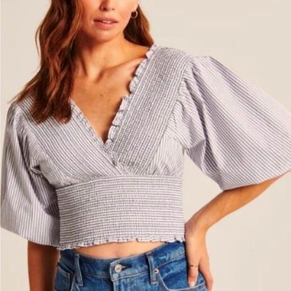 - Abercrombie & Fitch blue and white Puff Sleeve Crop Blouse. EUC